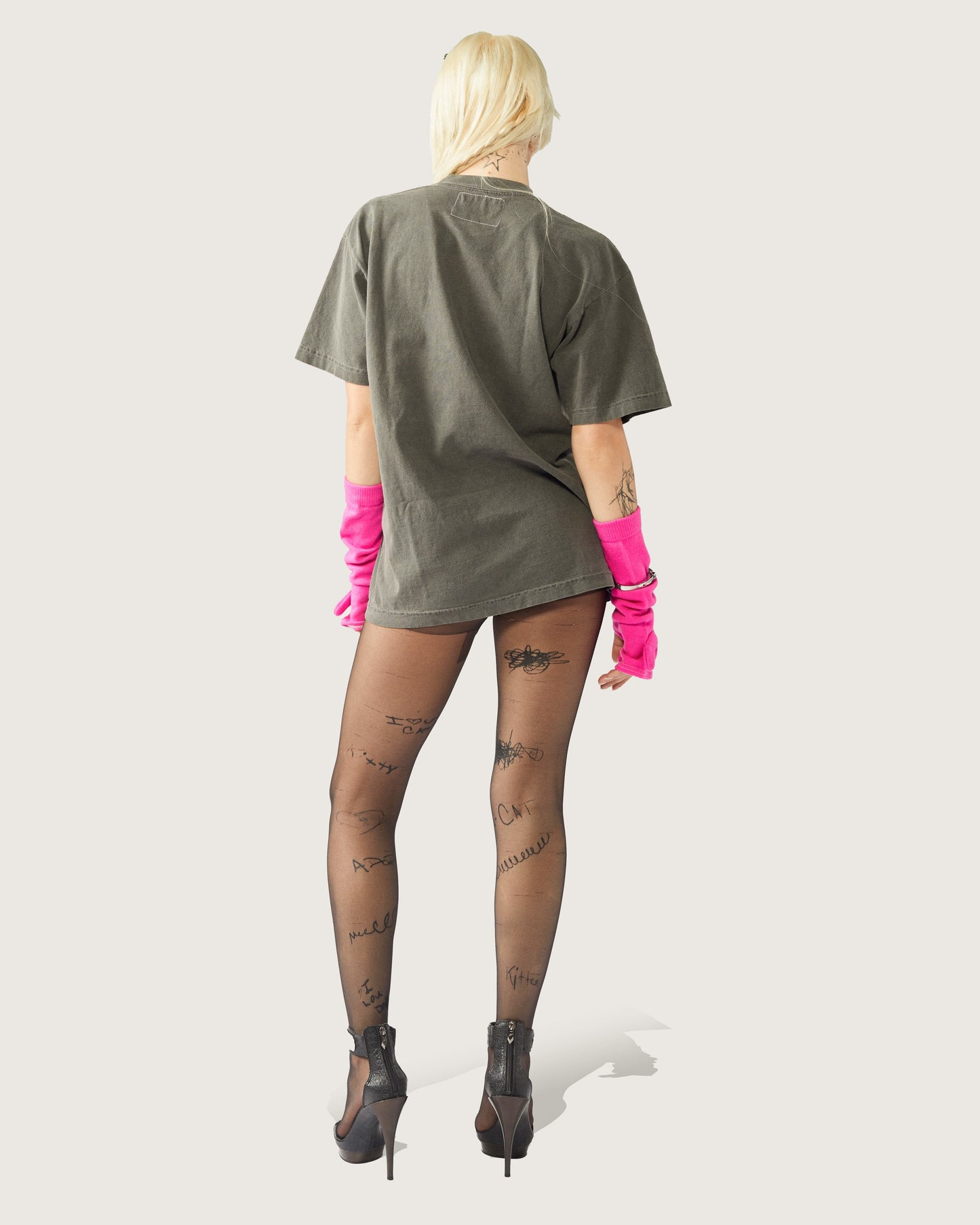 ๐ป ๐๐ป๐๐๐พ๐๐ถ๐๐ ๐ฟ๐๐๐ ๐ฏ๐๐
Cats n Scribbles