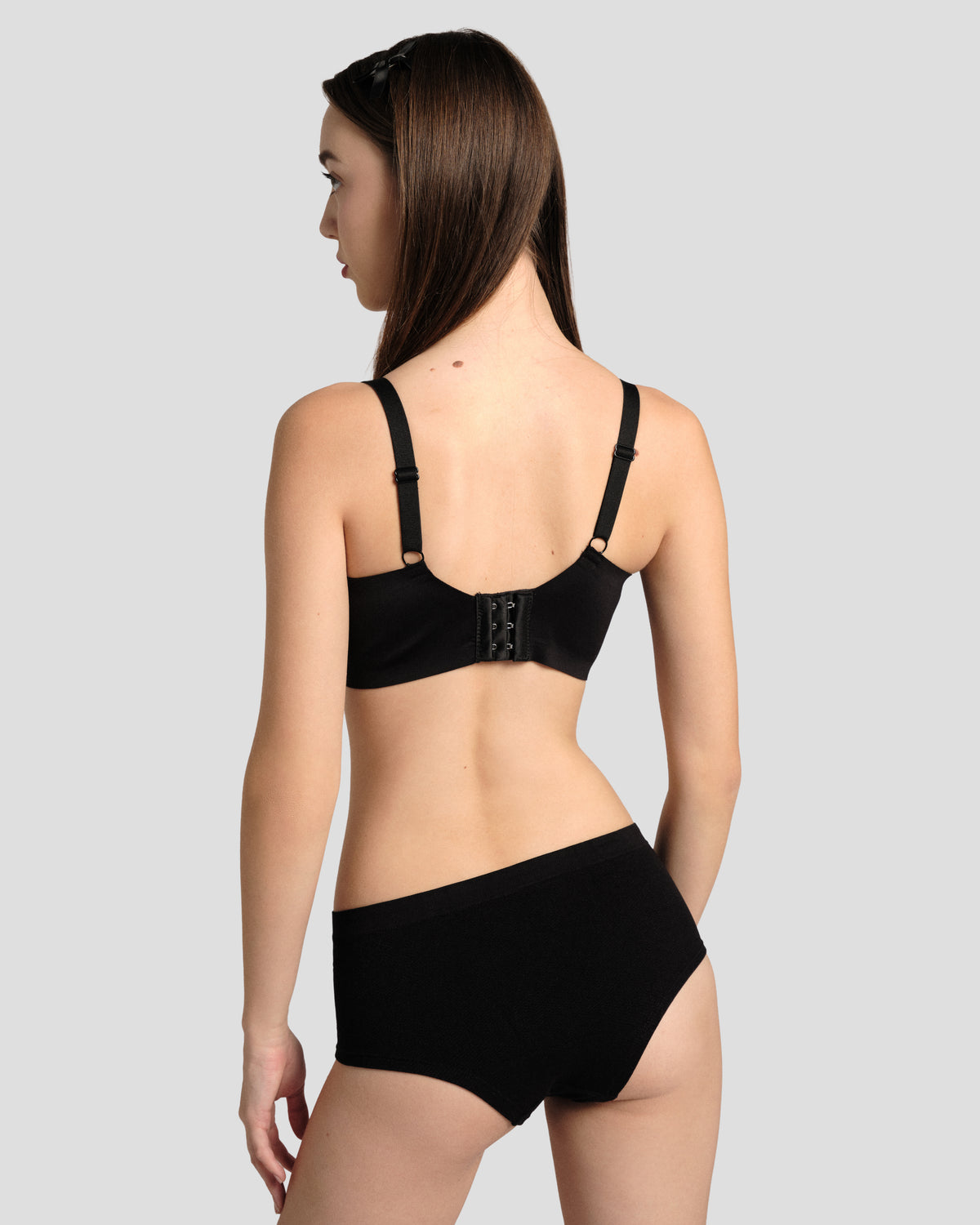 Little Darling Scallop Push Up Bra, back view of the straps and hook closure