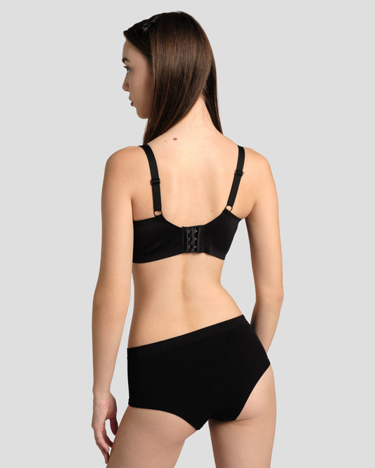 Little Darling Scallop Push Up Bra, back view of the straps and hook closure